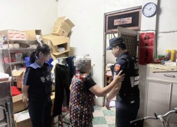 枋寮分局長致贈保溫杯　勉勵實習生實務歷練展現警察新血活力　暨枋寮警訊