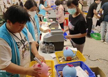 等了兩次，鯨魚終於大集合！ 屏基「鯨魚同學會」圓滿落幕  90隻鯨魚回到屏基　募集47萬7526元支持智能醫療大樓