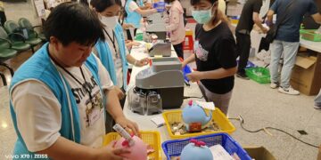 等了兩次,鯨魚終於大集合! 屏基「鯨魚同學會」圓滿落幕 90隻鯨魚回到屏基 募集47萬7526元支持智能醫療大樓