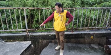 大樓門前掏空急灌漿！居民一問三不知 ，左楠議員參選人薛兆基提醒市府補足應變盲點