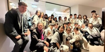 苗栗「澳視群英」參訪駐澳辦事處 鍾東錦盼海外遊學扎根青年國際競爭力