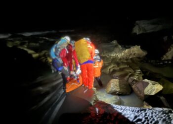 出風谷登山探勘驚傳蜂螫事故　警消冒雨搜救2名失聯山友