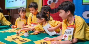 從拼對一個單字 到學會面對挑戰 2026芝蔴街美語全國拼字爭霸賽 看見孩子的專注、勇氣與合作力