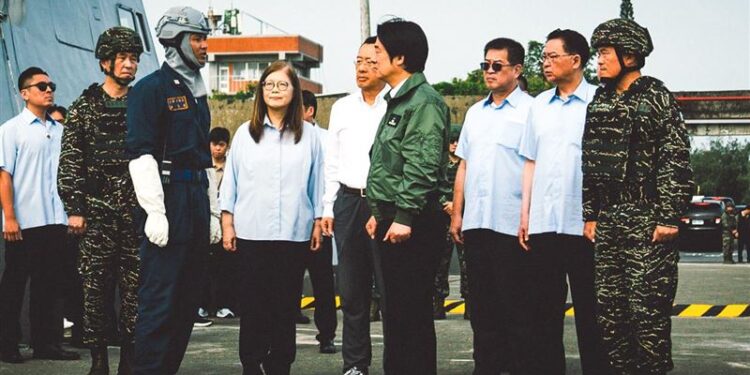 配合「漢光42號」演習！管碧玲視導平戰轉換與緊急出港課目