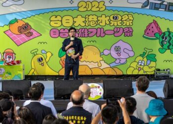 台日大港水果祭高雄盛大開幕 陳其邁邀市民品嚐鮮果深化交流