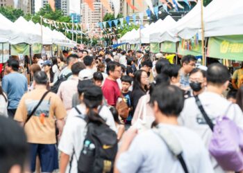 大雨照樣嗨飲！桃園冷飲節人氣爆棚　經發局宣布免收攤位費