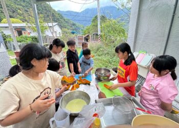頂新和德助偏鄉兒自「食」其力 雜貨店成課後避風港