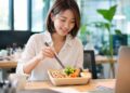 吃澱粉就焦慮?外食族真正該管的,不只那碗飯 看懂一整天的醣類總帳,別再一邊戒飯、一邊把糖喝下肚