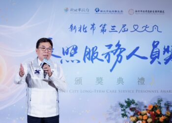 新北市舉辦第三屆長照服務人員獎頒獎典禮 表揚52位優秀人員與團體