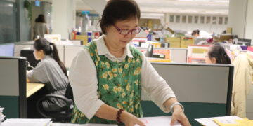 從人工登記到數位掃描  許盈溱堅守新北市社會局公文收發崗位46年將榮退