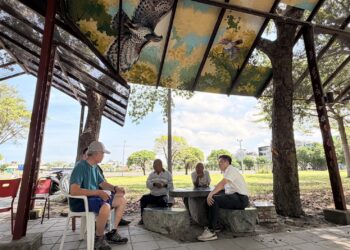 在李啟維議員爭取下原住民公園簡易雨棚已做好了