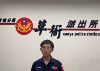 前鎮分局草衙派出所「一支手機揪出通緝犯!」男騎車違規遭攔查毒品通緝身分當場曝光