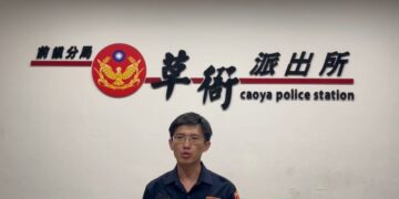 前鎮分局草衙派出所「一支手機揪出通緝犯!」男騎車違規遭攔查毒品通緝身分當場曝光