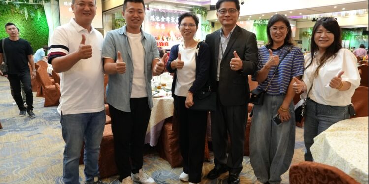 中壢慈惠堂母娘福宴席開百桌　導演陳毅籌拍《母娘》現身受矚目