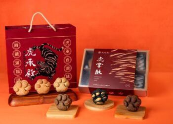 虎承殿再推出『月映福虎』六味團圓禮盒,集結四款經典虎掌酥『吉時厚乳、橙心可可、蔥麻雙喜、金釀福虎』,並首度推出『月桂擂香』、『洛月紅韻』兩款中秋限定風味,讓中秋送禮不只分享滋味,也成為傳遞心意的『伴心禮』。