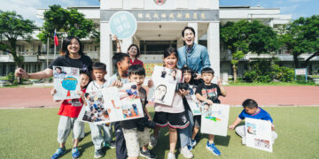 日本攝影師岡本孝走進花蓮新城國小 15台單眼相機帶孩子用鏡頭看見生活 藝術教育種下好奇與希望