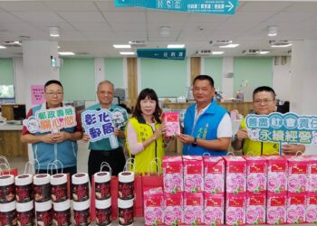 影音/彰化郵局舉辦「中秋關懷獨居長者公益活動」 將愛心送至社會每個角落