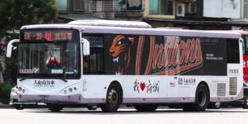 網傳「統一獅公車」被下架?交通局駁烏龍:純屬客運公司調度需求,3輛接駁專車照常同樂