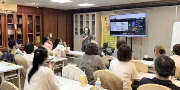 芳香療法結合懷舊桌遊　高雄市健康管理產業協會辦理失智照護回訓增能課程
