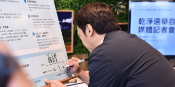 魏嘉賢簽署乾淨選舉自律公約 公開邀請對手簽署共勉