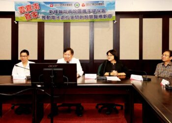 新樓醫院攜手健保署首上線電子處方箋　手機掃碼就能領藥