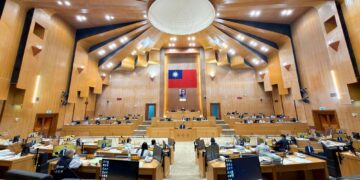 縣議會施政總報告　翁章梁指嘉義正處於黃金十年