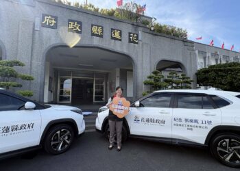 長年熱心公益張顯松 捐贈花蓮社福公務車