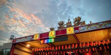 忠天宮靜靜佇立在沙鹿鹿寮里，主祀天上聖母，配祀神農大帝、觀音佛祖，是地方上最安定的存在。