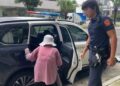 九旬阿嬤下大雨也出門趴趴走　一週迷路兩次前鎮警暖心送返家