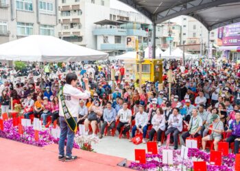 選情逼近五五波！梁育慈總部茶會4000人擠爆，屏東三任縣長同框力挺　「屏東的查某囝」訴求做事翻轉屏東市