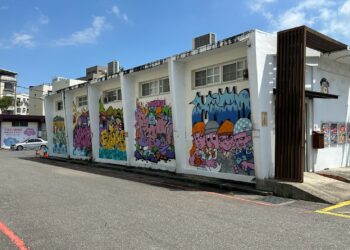繽紛塗鴉重現萬壽溪記憶 花蓮市進豐園區花樣百出