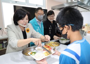 雲林免費營養午餐正式上路　全縣5萬名師生受惠