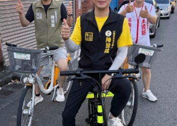「怎麼有兩個陳昱銘？」雙胞胎哥哥現身陪拜票　龜山這位里長候選人意外掀話題