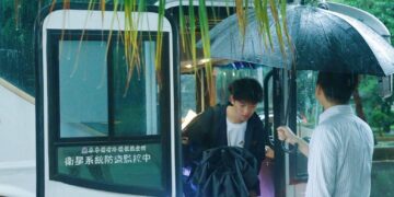 開學通勤潮 「雙市黃金通學線」爆滿 鄭朝方加開巴士暖心接送