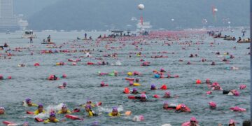 台大EMBA 30周年「泳向未來」200名勇士挑戰泳渡日月潭成功完賽