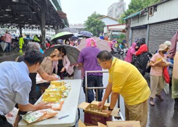 三重力行聖賢宮攜手地方團體 捐贈萬斤平安米助新北弱勢家庭
