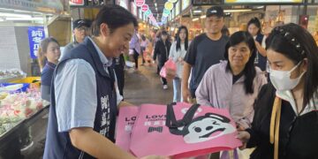 花蓮市重慶市場凍蒜聲不斷  魏嘉賢正式從標竿市場出發拜票