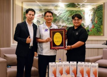 三溫飽餐飲捐贈300雙有創科技AI智慧定位鞋墊　在終身學習基金會媒合下送抵新北市守護失智長者的回家路