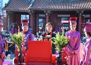 彰化祭孔循古禮獻六佾舞 依次行初獻、亞獻及終獻禮