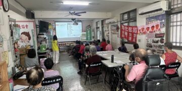 彰化郵局前進埤頭鄉平原社區 中秋前夕送上「金融知識大禮包」