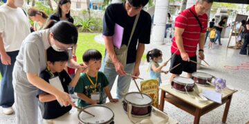 闖關迎開學、蘋果送祝福 東華附小幼兒園喜接新學期