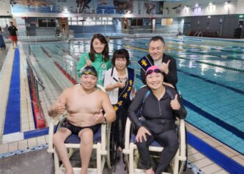 水池專用輪椅啟用 九典聯合建築師事務所捐贈55萬元公益助身障者親水無礙