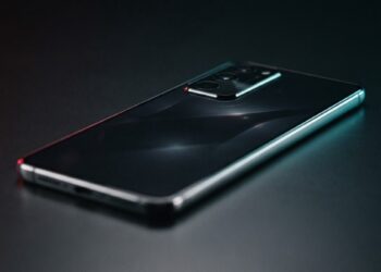 REDMAGIC 12 Pro+ 新機設計揭秘 窄邊框與人體工學成亮點