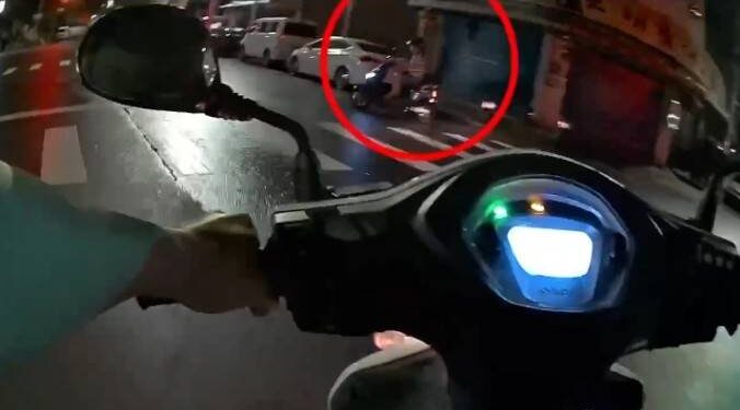 藏也沒用、丟也被抓！毒男遇警小動作全露餡　海洛因、安非他命雙雙現形
