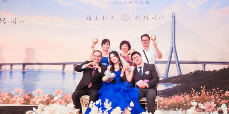 新北市舉辦聯合婚禮百對新人浪漫完婚  侯友宜承諾市府做婚育家庭後盾