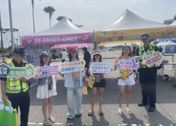 水花四射不迷路！前鎮警進駐水彈節　交通、反詐宣導一次到位