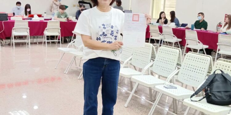 大樹區的女兒黃飛鳳議員爭取連任完成參選登記　盼鄉親再次疼惜讓她繼續為民喉舌