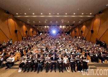 賴瑞隆被蔡英文虧「賣命之徒」陳其邁再助攻:選票看到賴瑞隆就蓋下去