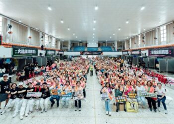 「叫你阿嬤出來打!」銀閃閃電競大賽熱鬧登場 屏東長輩體驗科技樂趣 展現健康活力