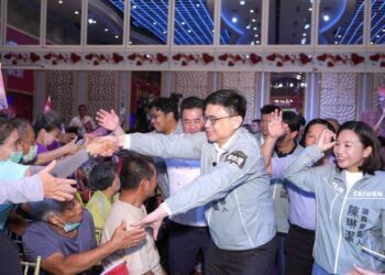 搶攻螺絲之都!賴瑞隆成立大岡山後援會 喊出敬老卡加碼、傳產接單不斷